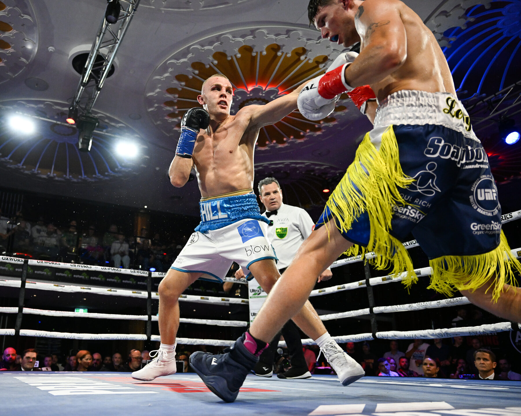 Dan applying inside pressure during the fight